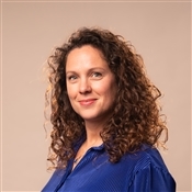 Dr. Anouk den Hamer