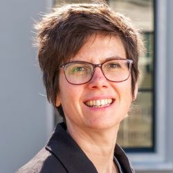 Dr. Karin van Es